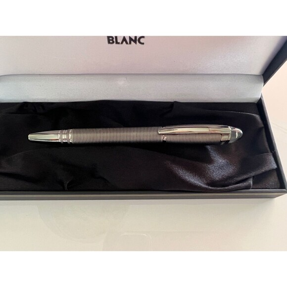 MontBlanc Starwalker Black Metal Midnight Fineliner in Box MB